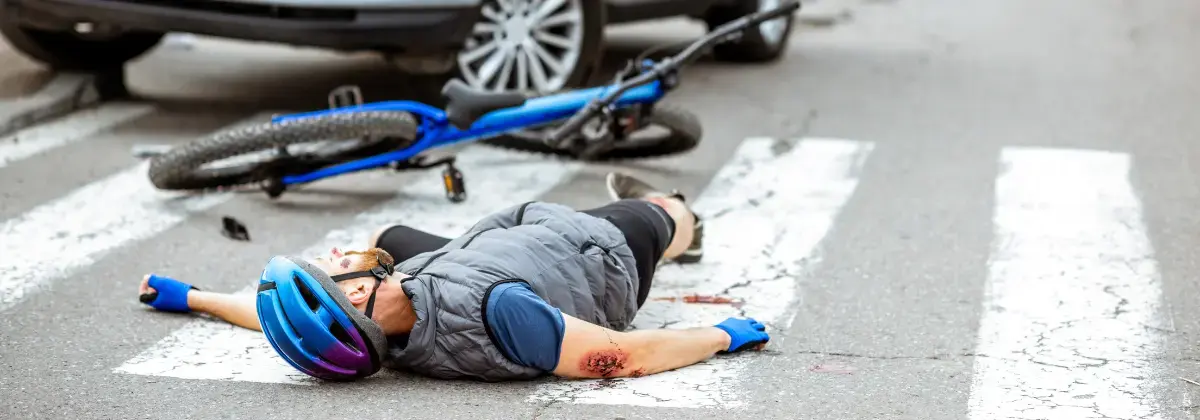 Un cycliste renversé par une voiture à La Réunion - Indemnisation